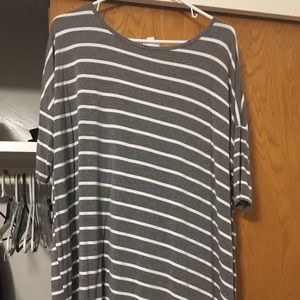 Size XS Lularoe Irma. Fits like a small.